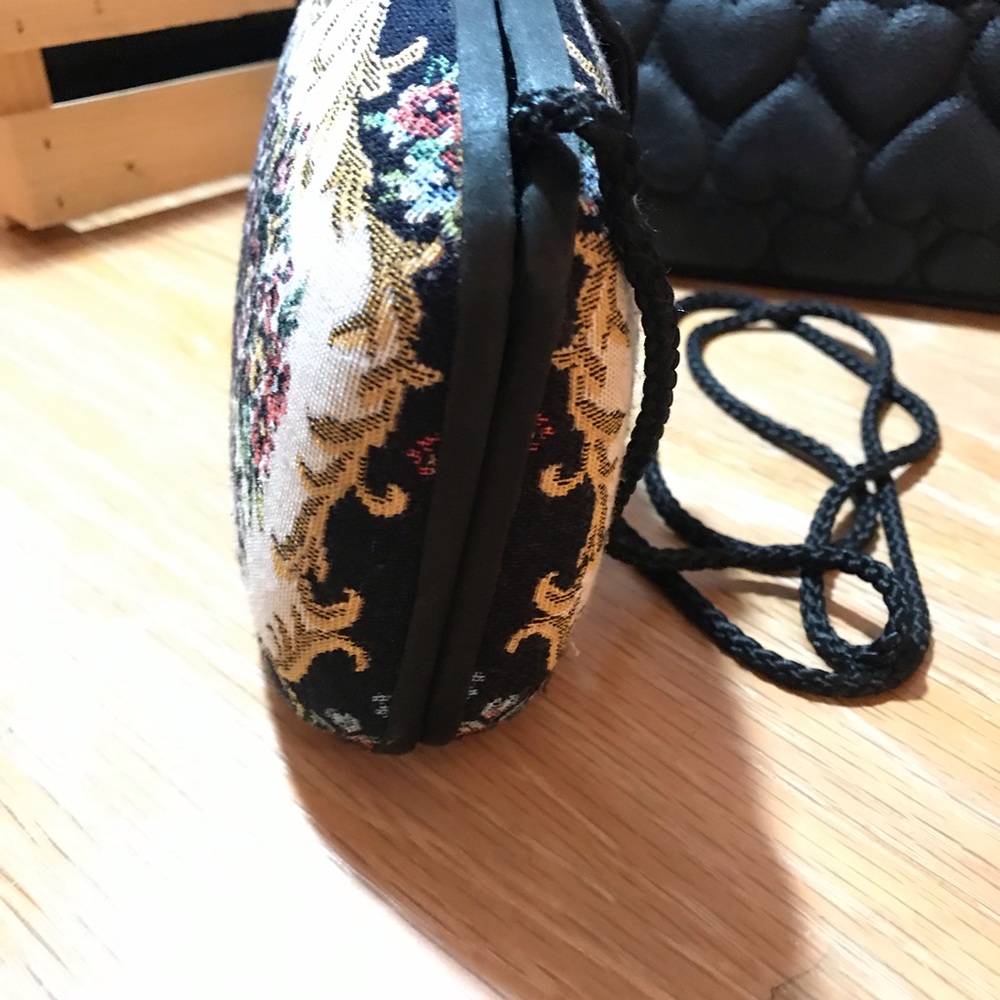 Vintage Floral Embroidery Hard Sided Small Purse - Picture 5 of 7